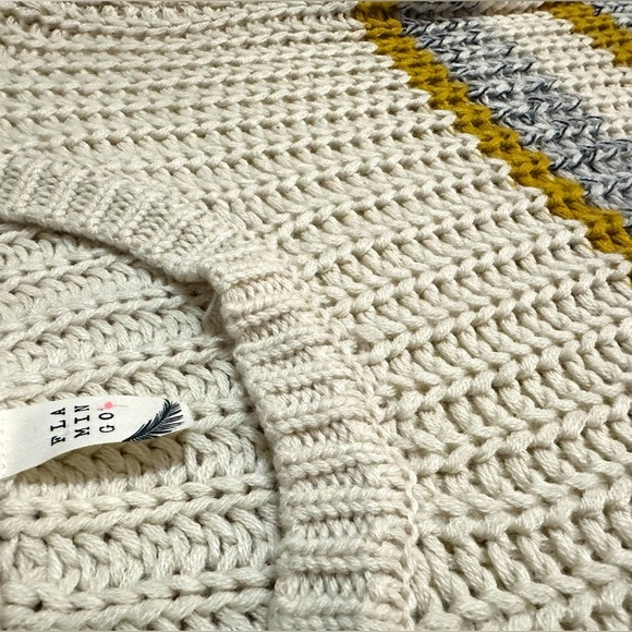 Crocheted Women’s M Flamingo Brand Sweater Chunky Knit - Picture 2 of 5